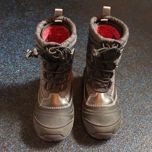 North Face boys size 2 winter boots “Alpenglow IV” black